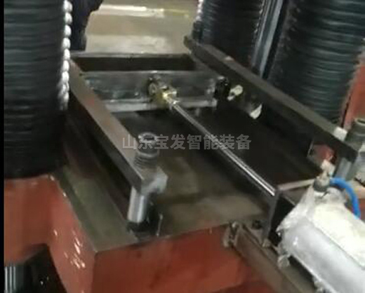粉末成型液压机工作现场