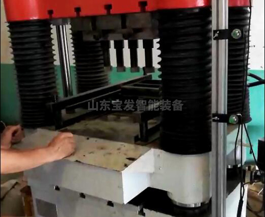 小型粉末成型液压机现场