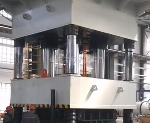 Y27-1600T汽车壳体成型液压机工作现场